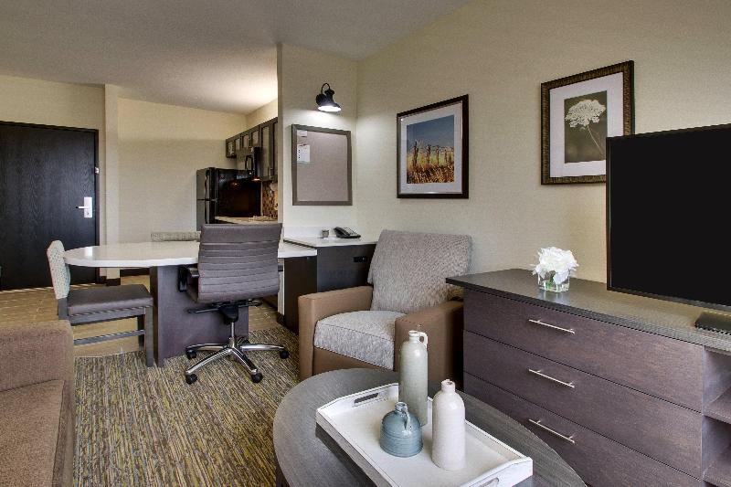 Candlewood Suites Wichita East — photo 25