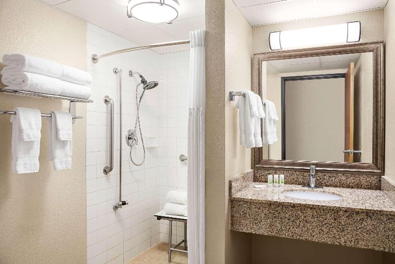 Americinn By Wyndham Roseau image