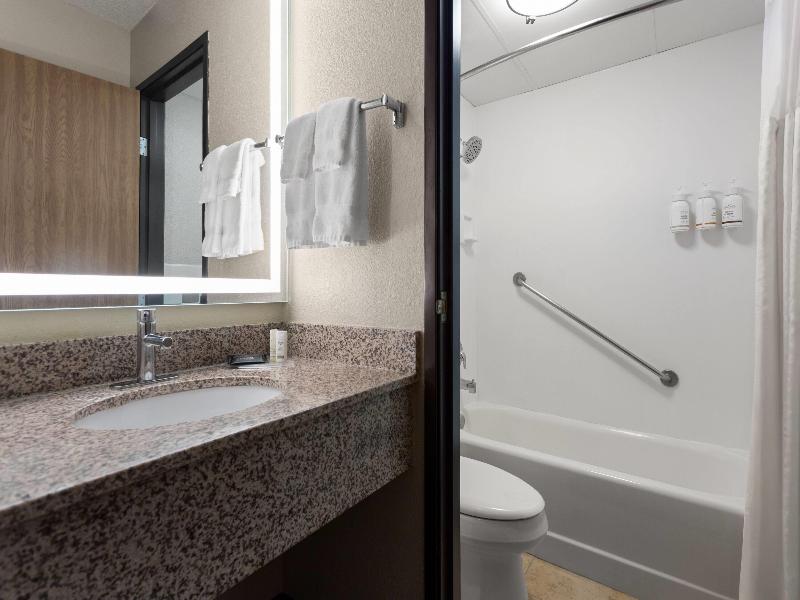 Americinn By Wyndham Roseau image
