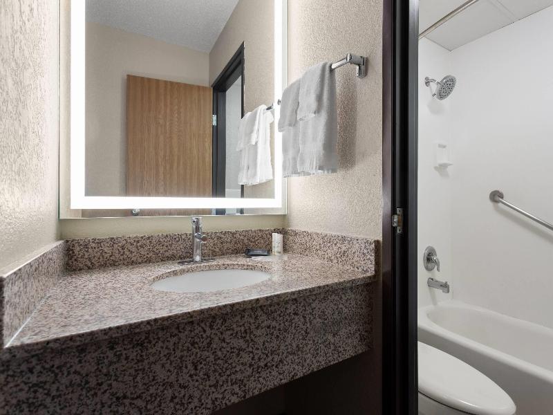 Americinn By Wyndham Roseau image