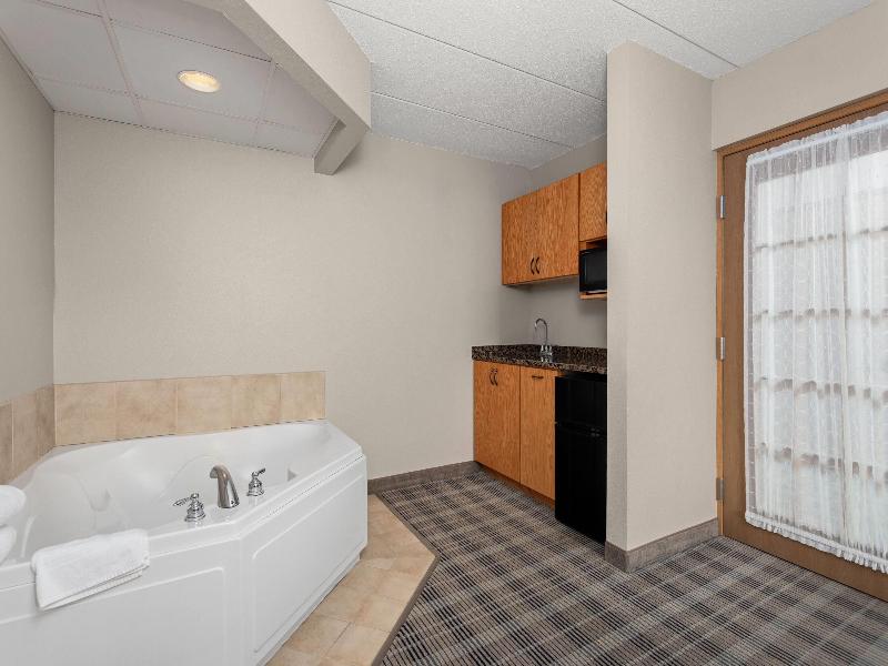 Americinn By Wyndham Roseau image