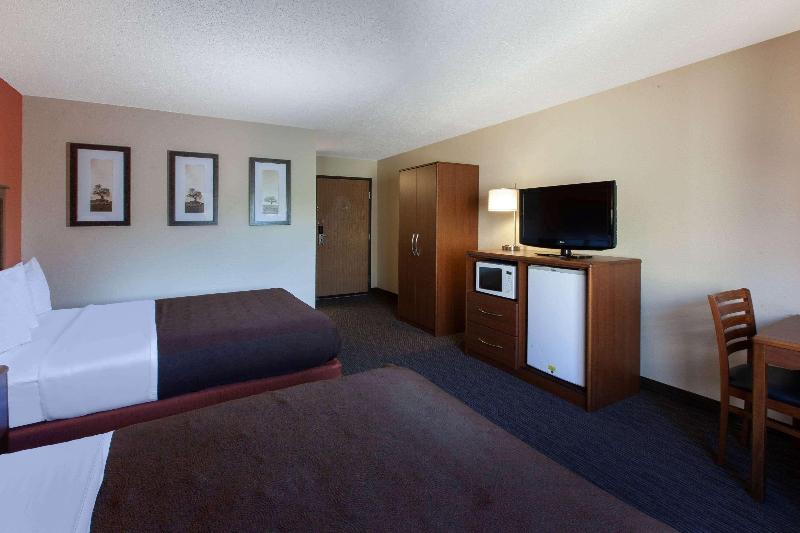 AmericInn by Wyndham Iron River image 6