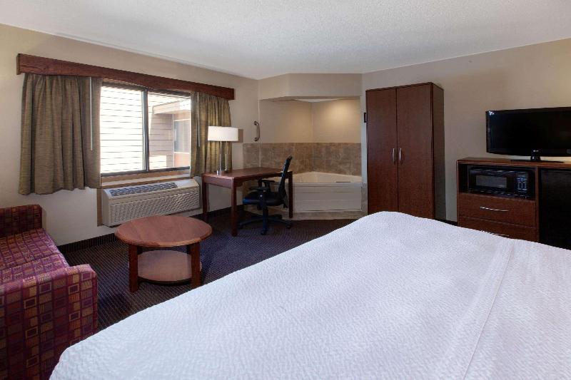 AmericInn by Wyndham Iron River image 7