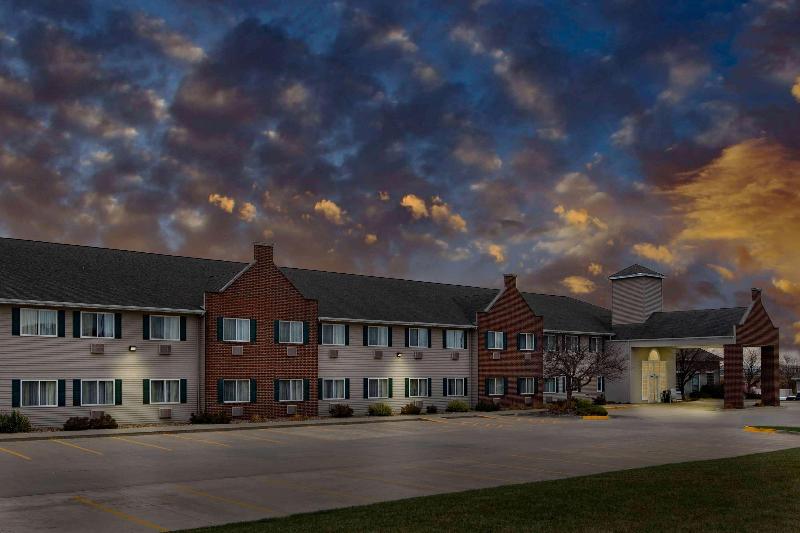 AmericInn by Wyndham Pella image
