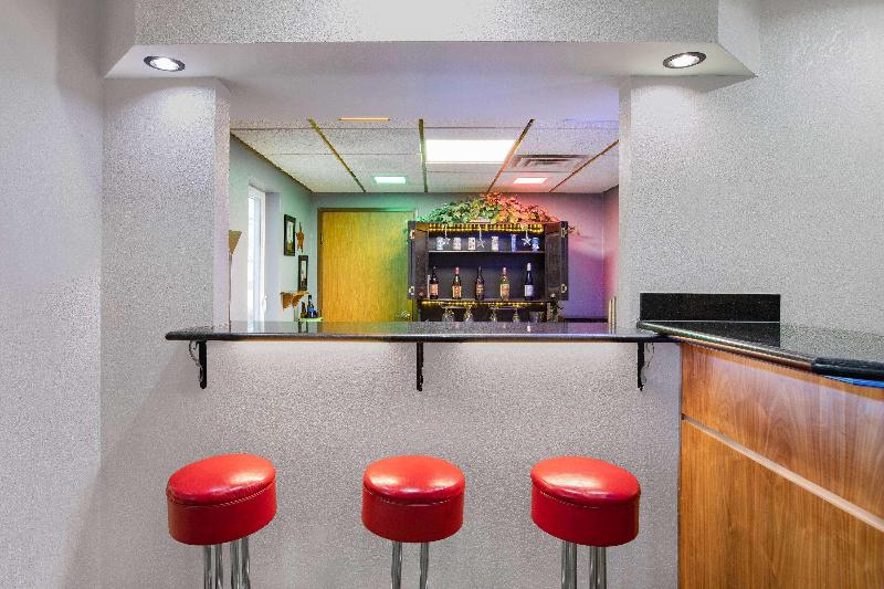 AmericInn by Wyndham Pella image