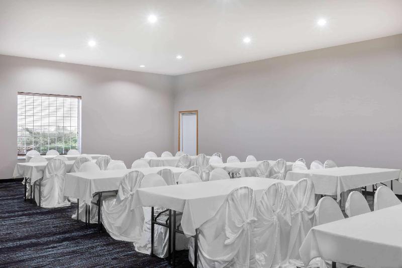AmericInn by Wyndham Pella image
