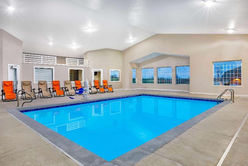 AmericInn by Wyndham Pella image