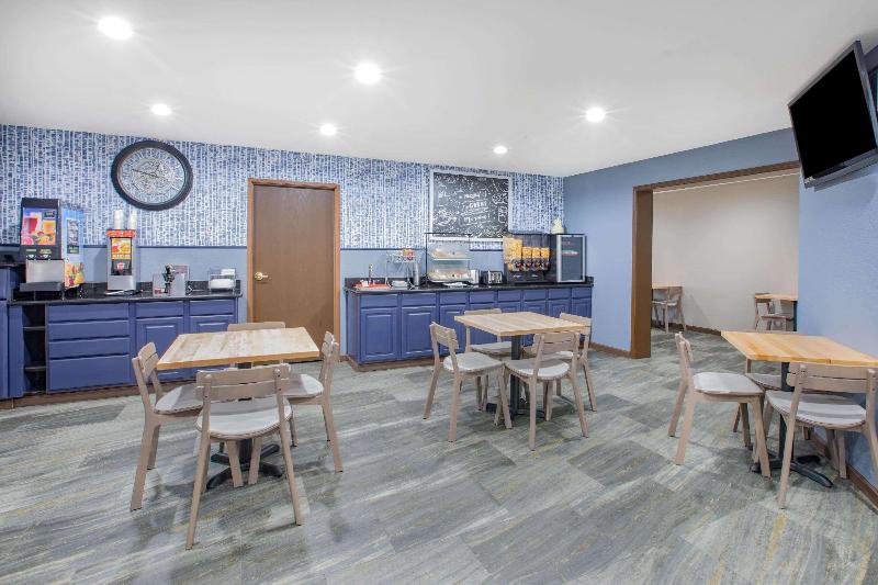 AmericInn by Wyndham Pella image