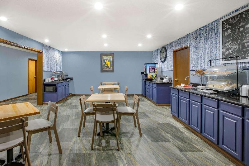AmericInn by Wyndham Pella image