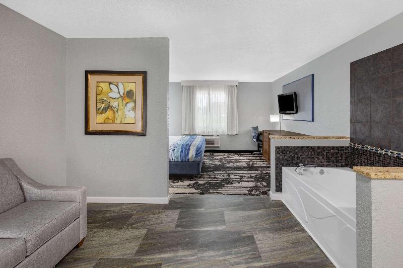 AmericInn by Wyndham Pella image