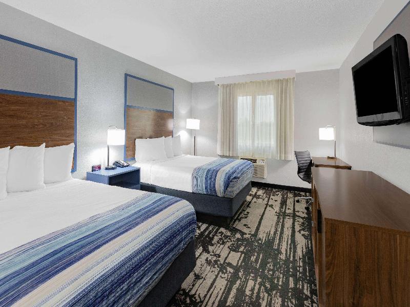 Room TWO QUEEN BEDS