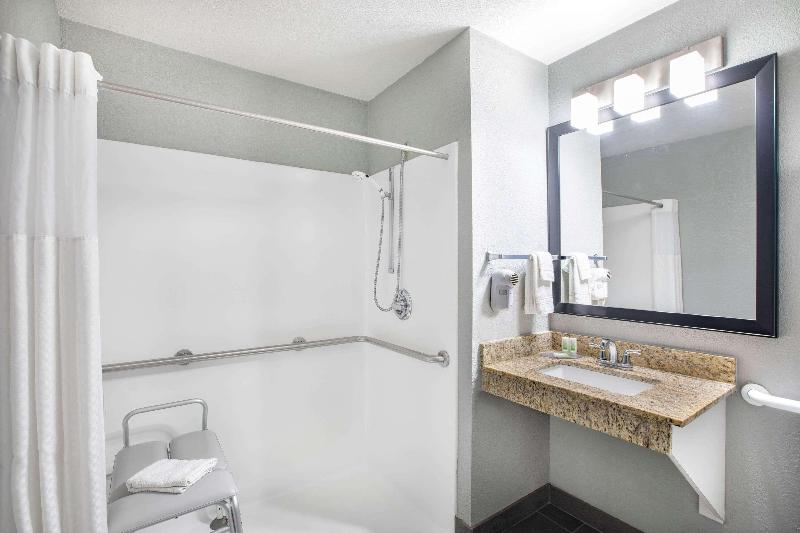 AmericInn by Wyndham Pella image