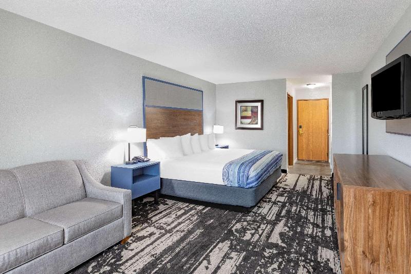 AmericInn by Wyndham Pella image