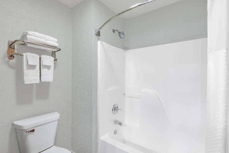 AmericInn by Wyndham Pella image