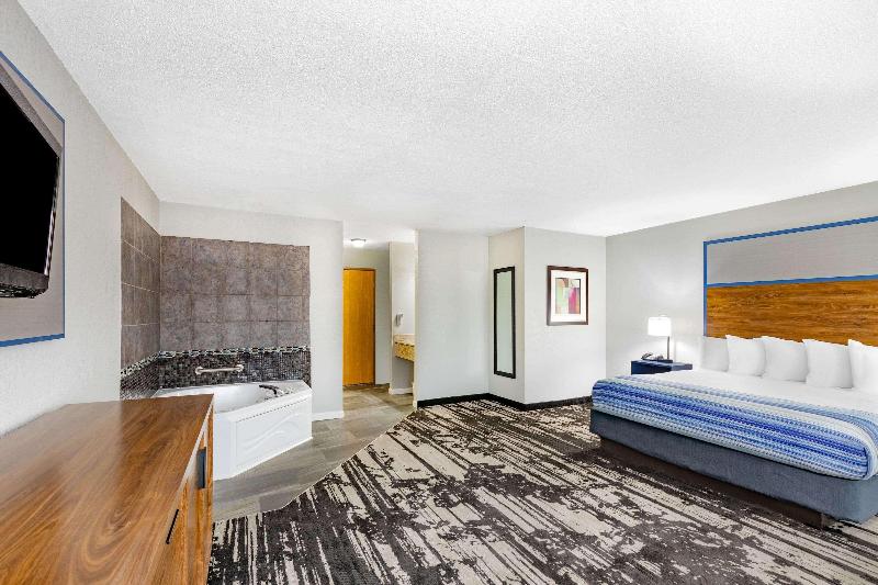 AmericInn by Wyndham Pella image