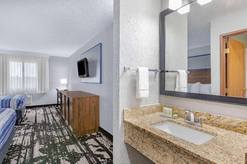 AmericInn by Wyndham Pella image