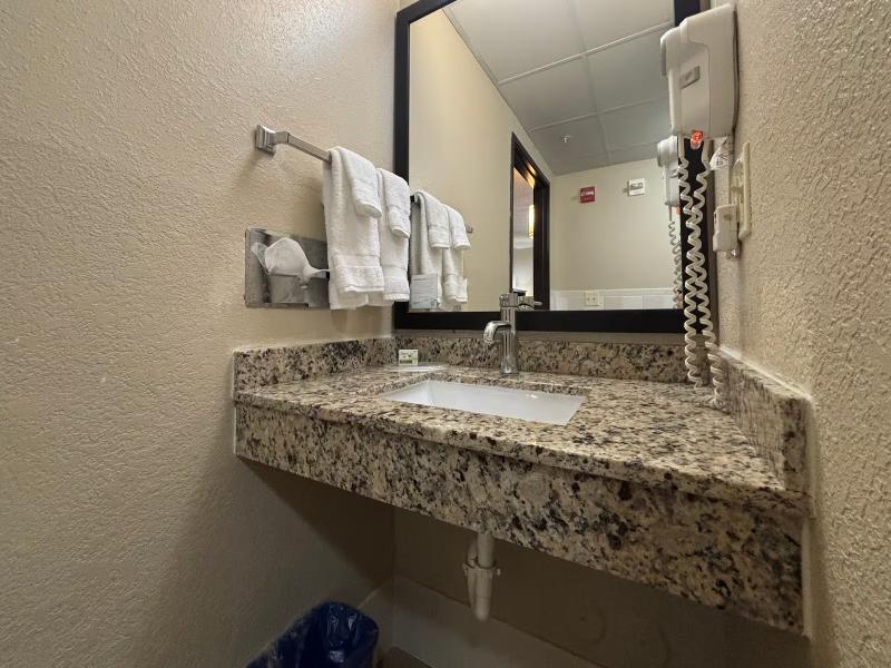 AmericInn by Wyndham Kewanee image