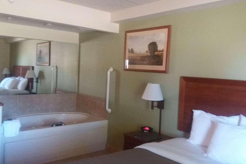 AmericInn by Wyndham Kewanee image