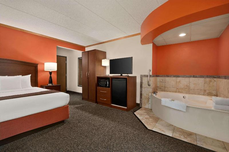 AmericInn by Wyndham Virginia image
