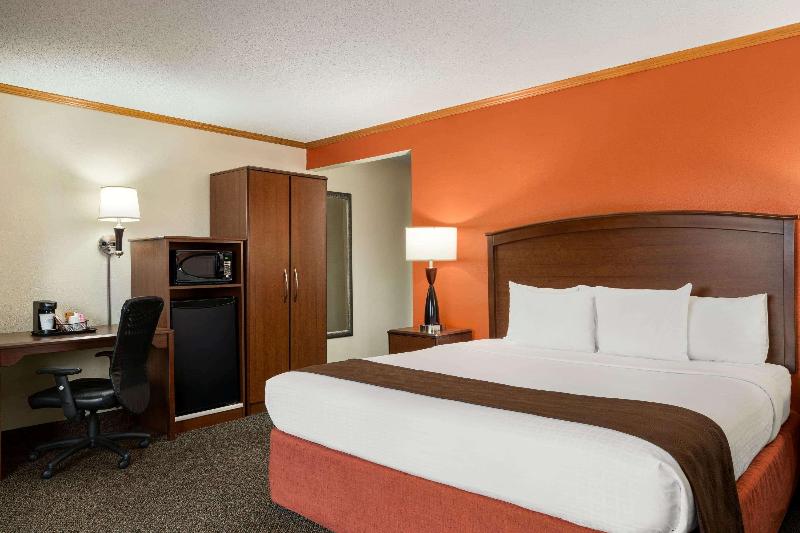 AmericInn by Wyndham Virginia image