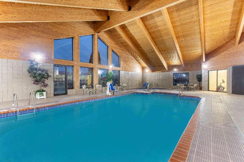 Americinn By Wyndham New London image