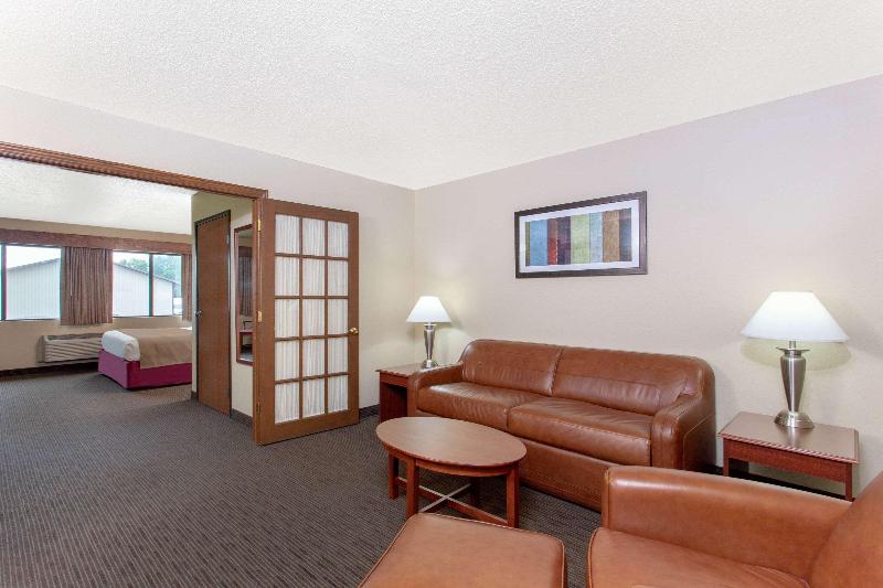 Americinn By Wyndham New London image