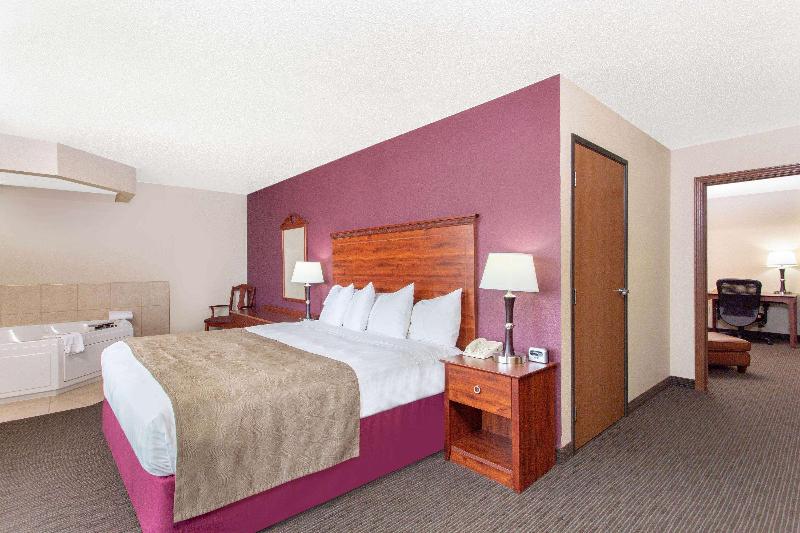 Americinn By Wyndham New London image