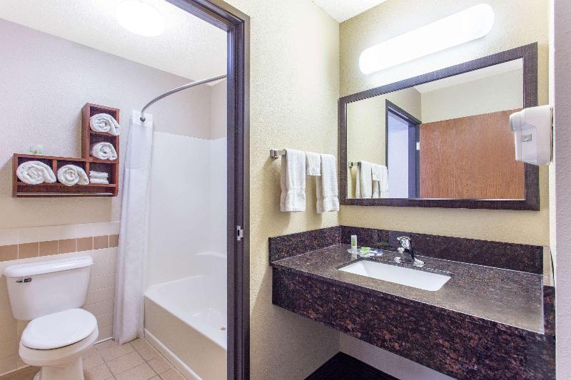Americinn By Wyndham New London image