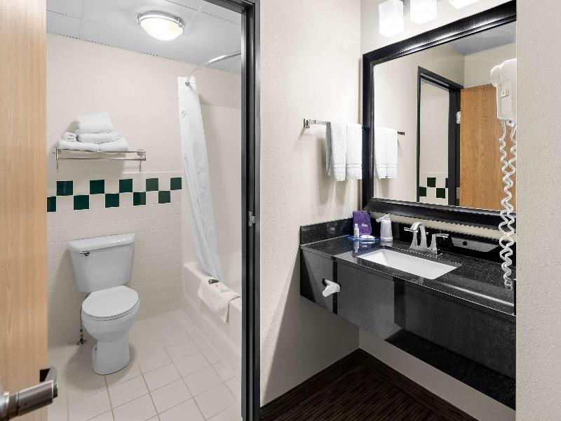 Quality Inn Ladysmith WI image