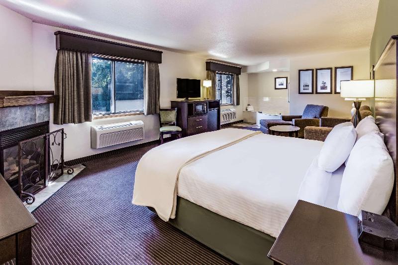 Americinn By Wyndham Hampton image