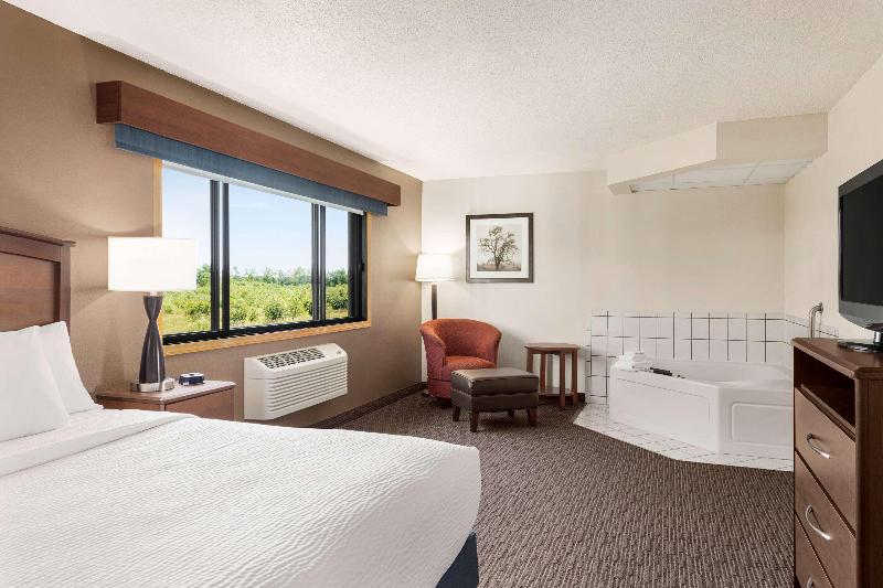 AmericInn by Wyndham Baudette image