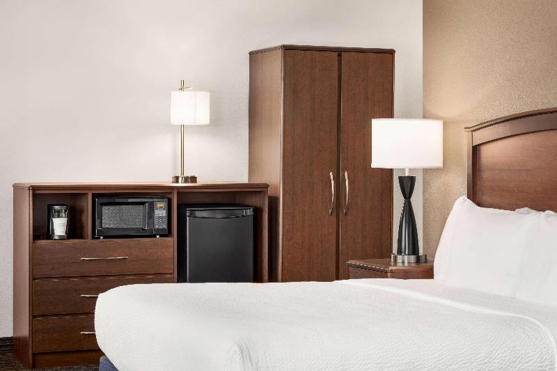 AmericInn by Wyndham Baudette image 10