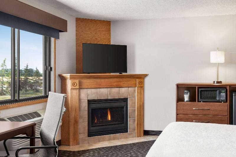 AmericInn by Wyndham Baudette image 8