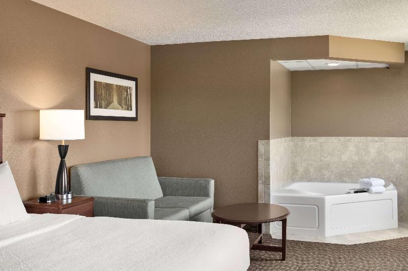 AmericInn by Wyndham Baudette image 7