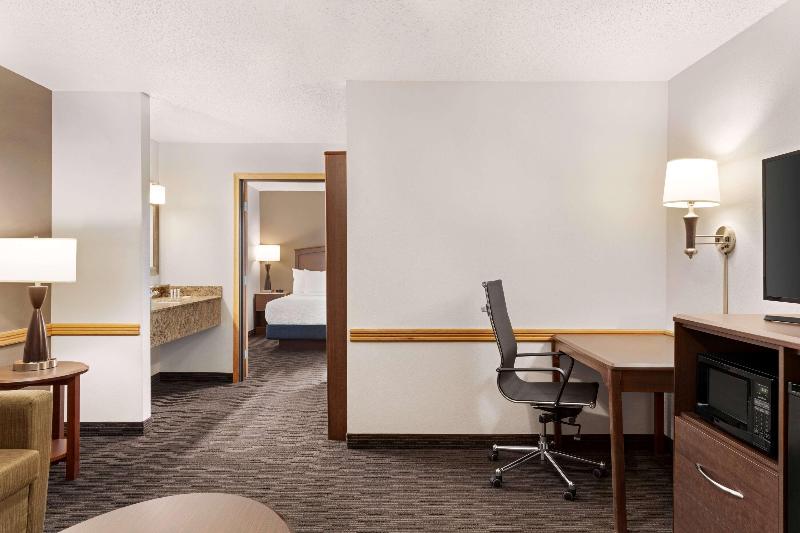AmericInn by Wyndham Baudette image 5