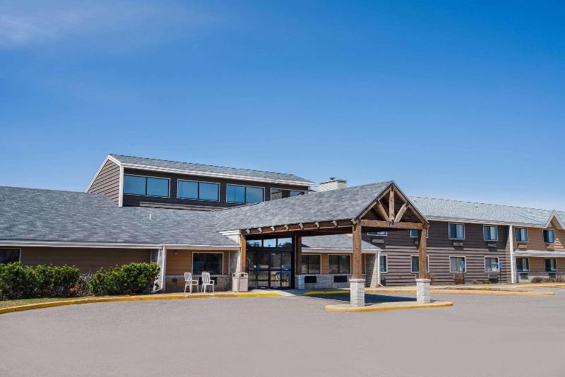 AmericInn by Wyndham Park Rapids image