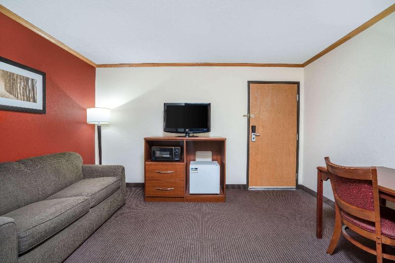 AmericInn by Wyndham Park Rapids image