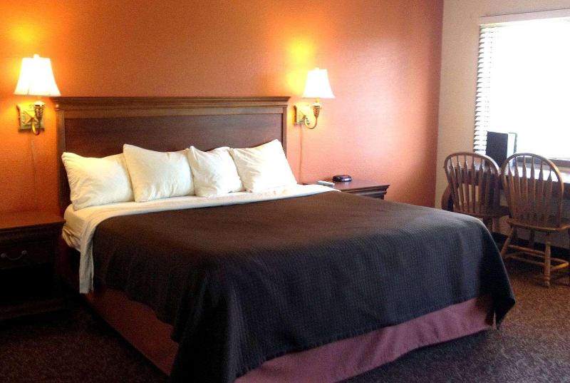 AmericInn by Wyndham Forest Lake image