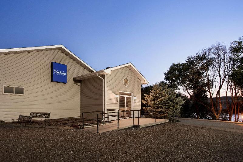 Travelodge by Wyndham Guernsey image