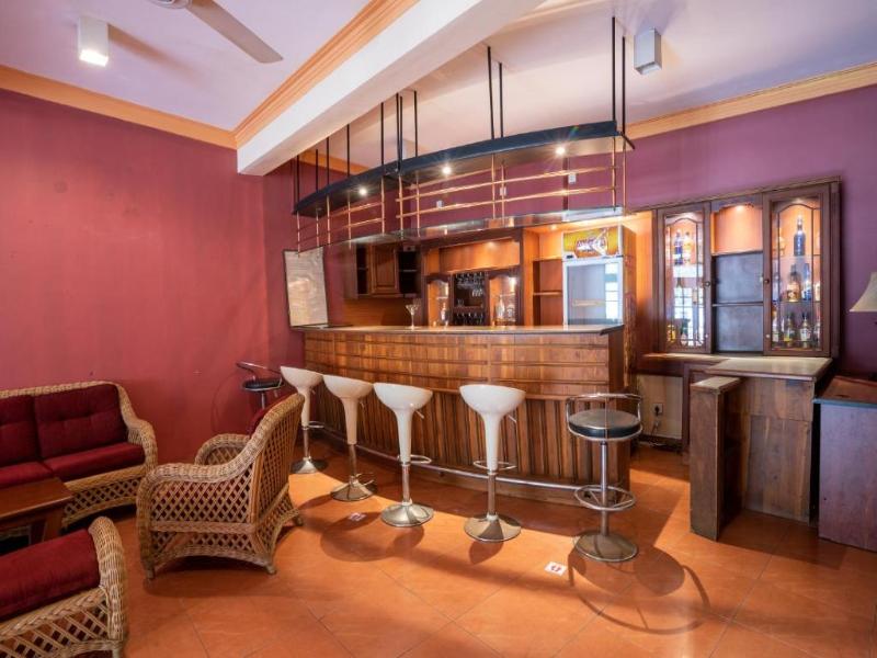Oak Ray Serene Garden Hotel image