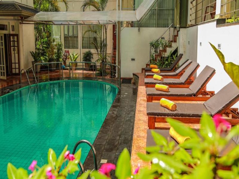 Oak Ray Serene Garden Hotel image