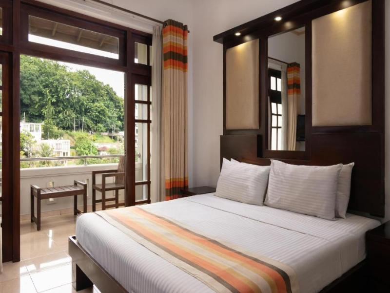 Oak Ray Serene Garden Hotel image