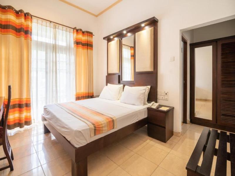 Oak Ray Serene Garden Hotel image