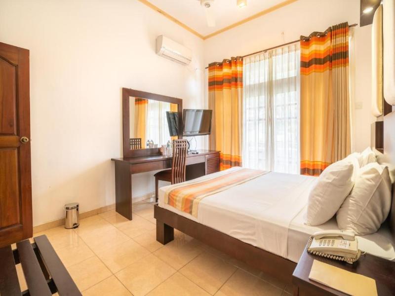 Oak Ray Serene Garden Hotel image
