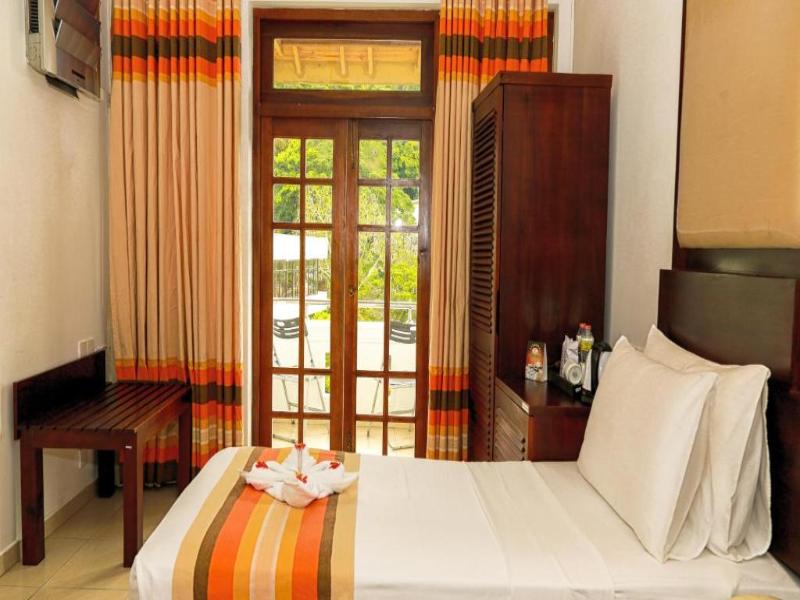 Oak Ray Serene Garden Hotel image