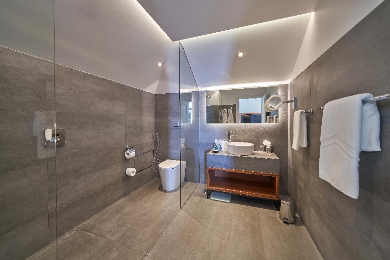 Les Suites At The Cliff Bay image