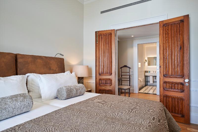 Les Suites At The Cliff Bay image