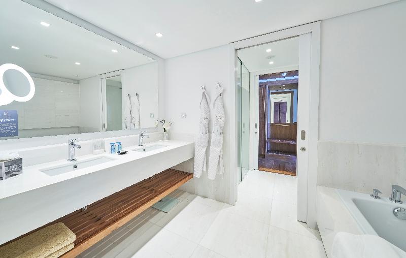 Les Suites At The Cliff Bay image
