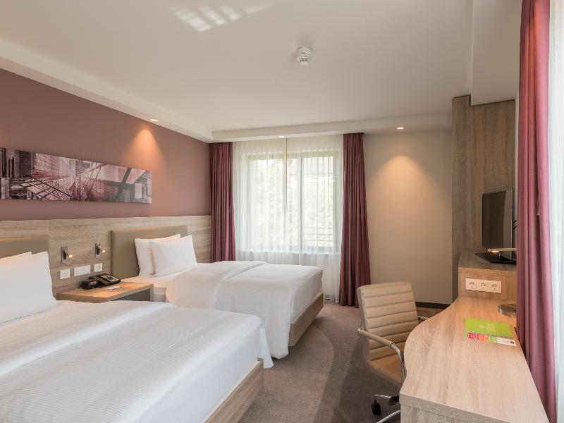 Hampton by Hilton Frankfurt City Centre East image