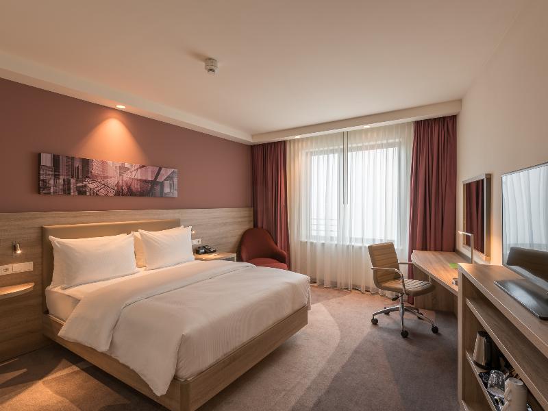 Hampton by Hilton Frankfurt City Centre East image